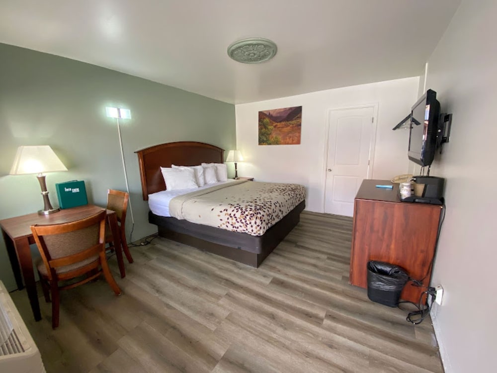 Superior Room, 1 King Bed, Non Smoking - Photo 1