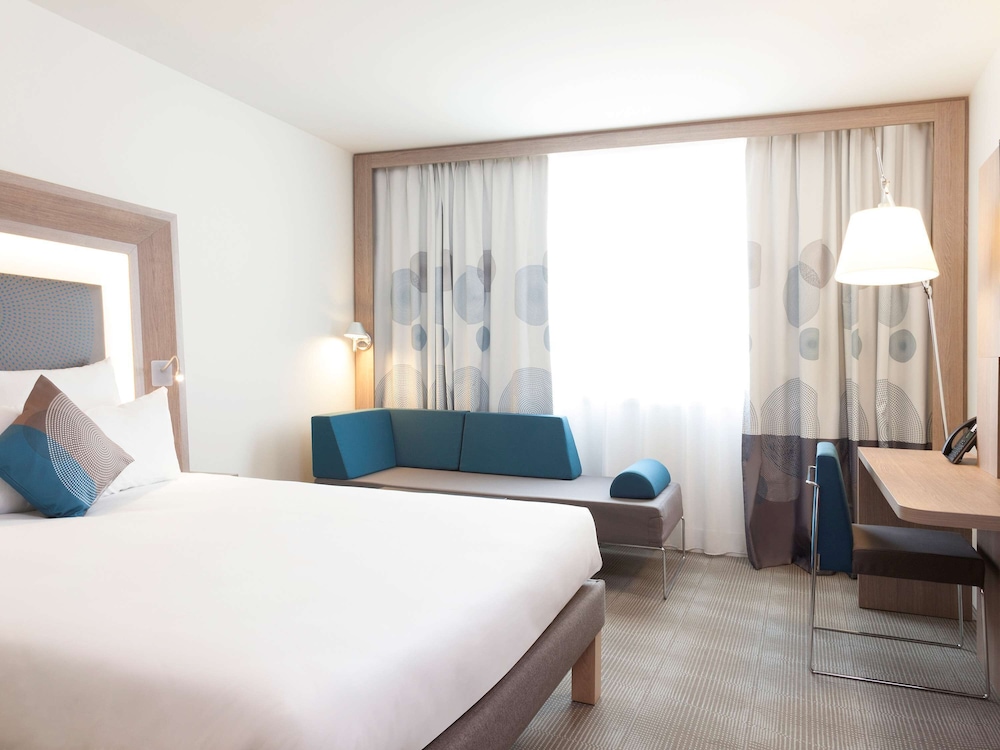 Deluxe Room, Multiple Beds (Eiffel Tower View) photo 2