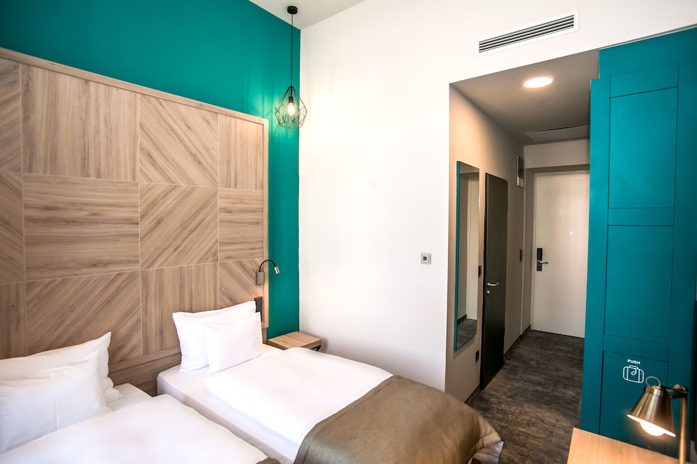 Standard Room, 1 King Bed