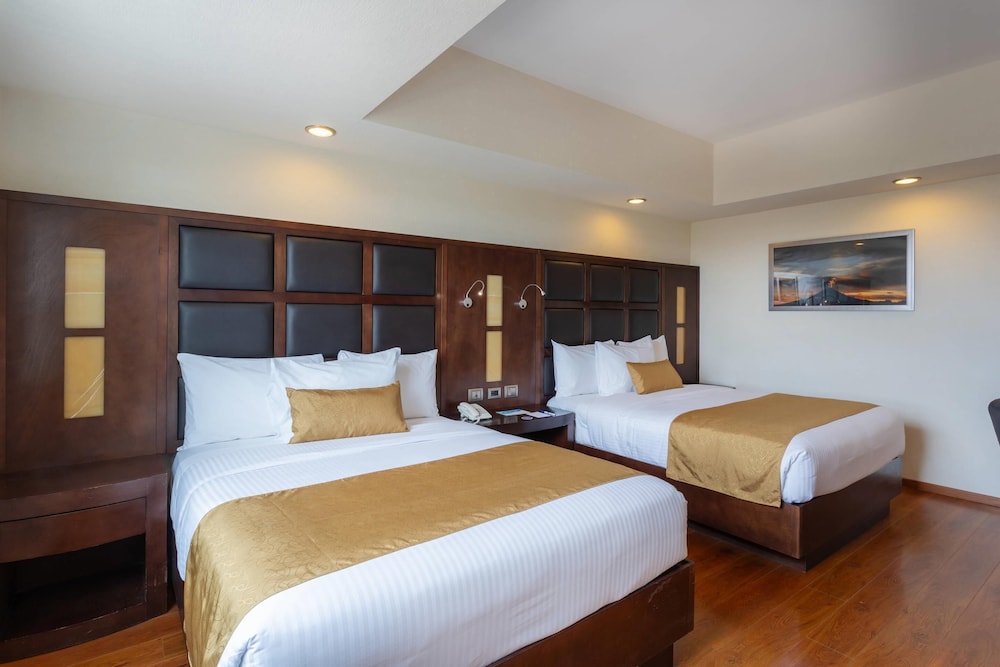 Suite, 2 Queen Beds, Non Smoking photo 3
