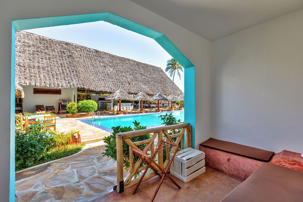 Classic Room, 1 Bedroom, Pool View