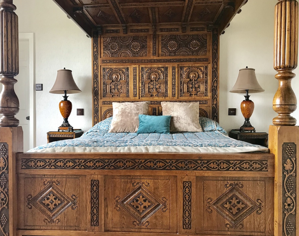 Four Poster Room photo 2
