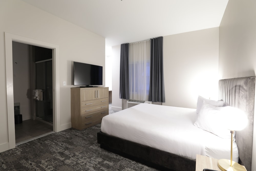 Standard Room, 1 King Bed, Mountainside photo 1