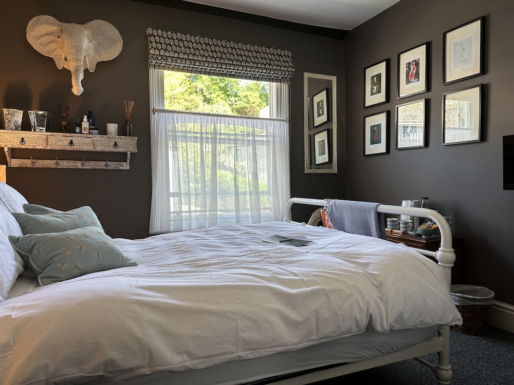 Comfort Double Room, Shared Bathroom, Courtyard View (South Western Main House) photo 1