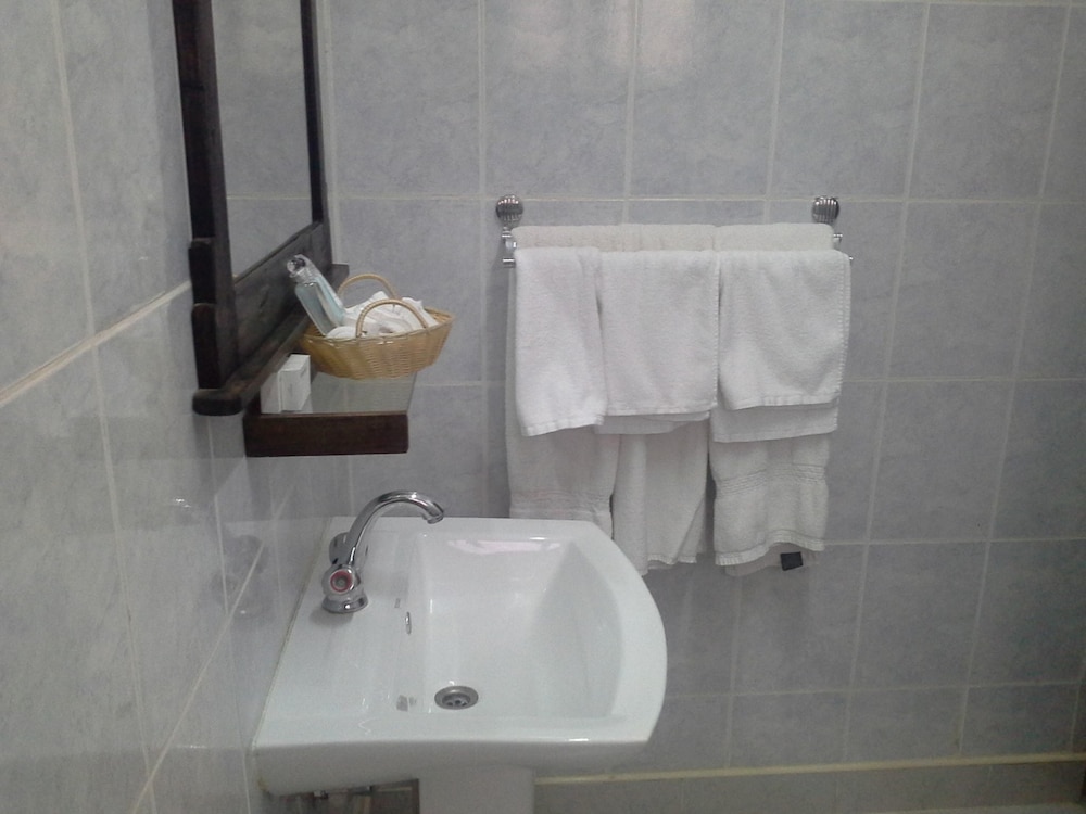 Deluxe Triple Room, City View photo 2