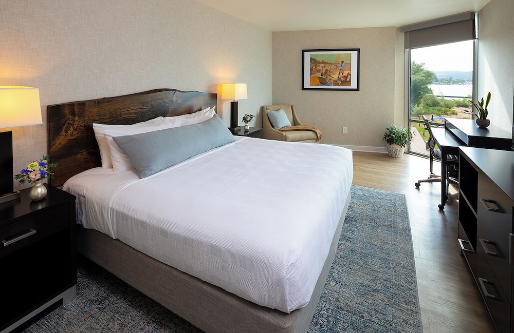 Superior Room, 1 King Bed, Bay View (Bay View King, Hearing Accessible) photo 1