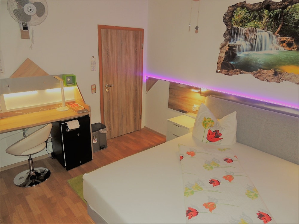 Standard Double Room, Refrigerator & Microwave photo 2