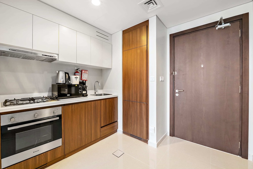Vera Residences 2517 photo 2