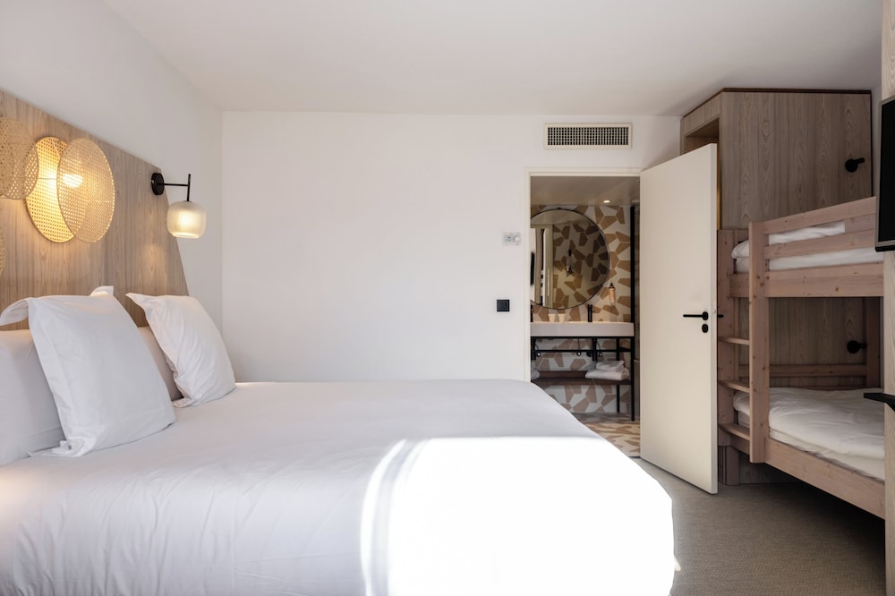 Room, Multiple Beds (Privilege) - Photo 2
