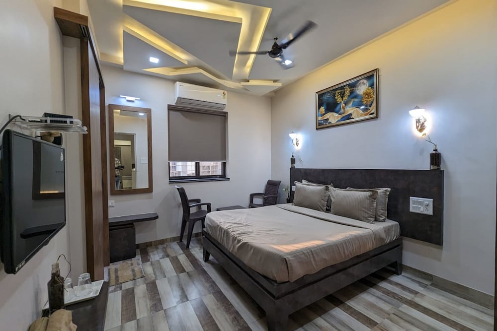 Classic Double Room, City View photo 2