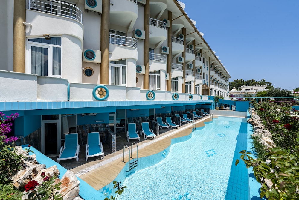 Swim Up Room photo 3