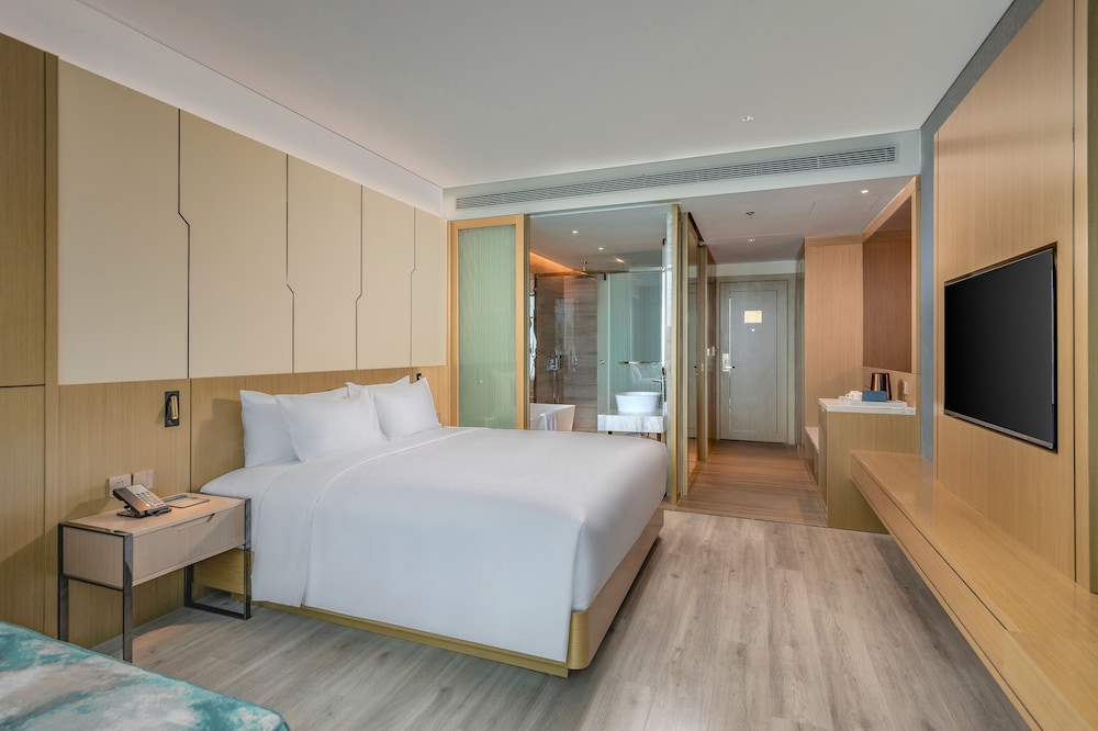 Suite King Ocean Front with Bathtub - Photo 5