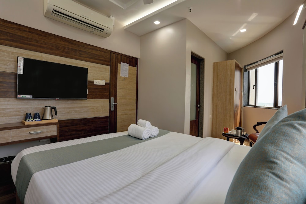 Deluxe Room - Photo 6