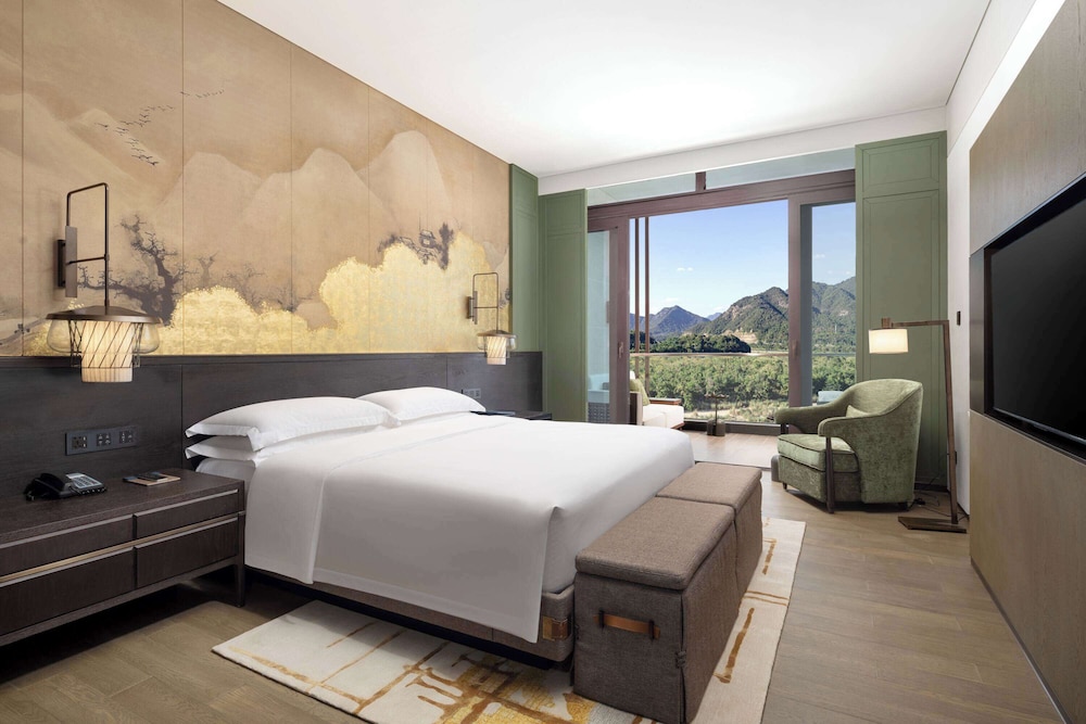 Room, 1 King Bed, Smoking, Garden View photo 1
