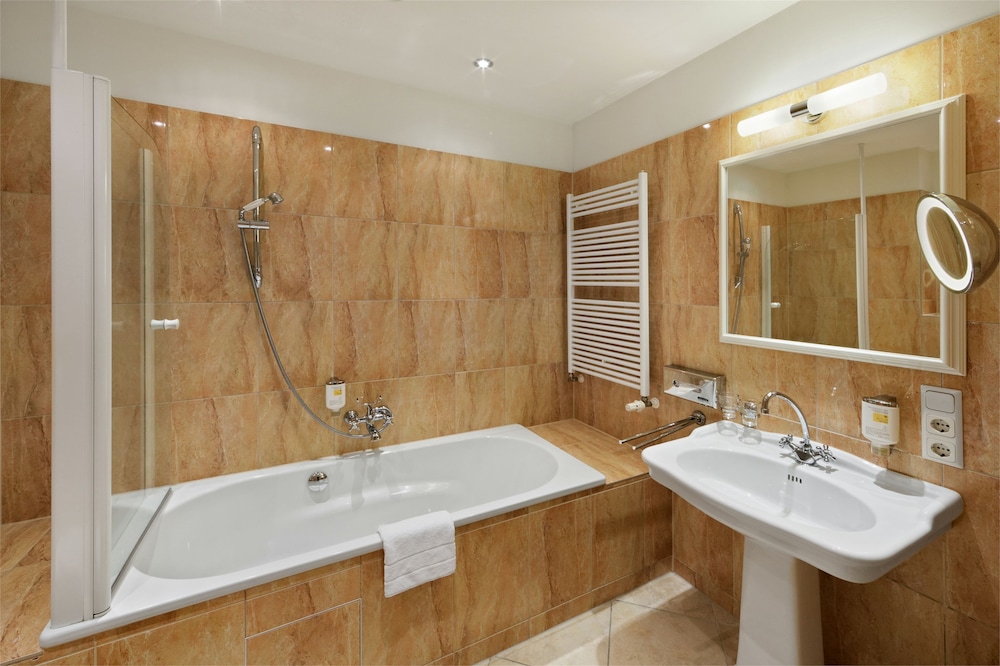 Superior Double Room, Partial Lake View photo 3