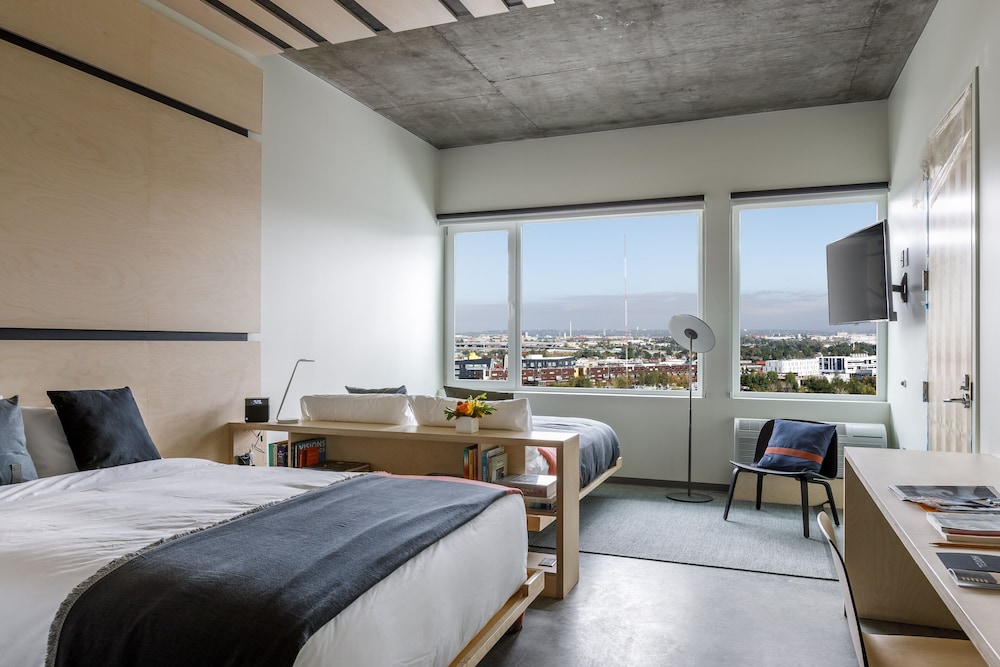 2 Queen Mountain View