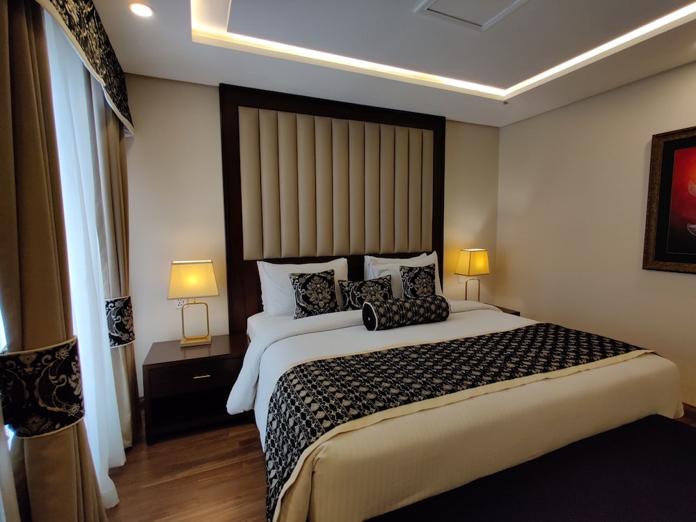 Royal Suite, Multiple Beds, Smoking