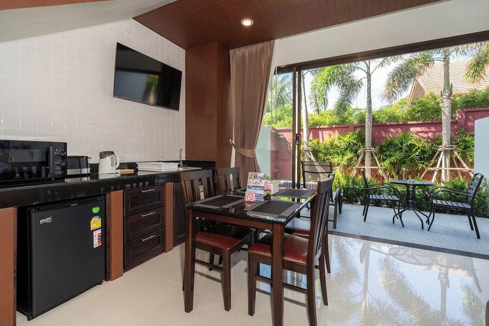 1 Bedroom Suite Pool Access photo 3