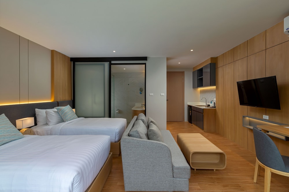 Deluxe Room, 2 Twin Beds, Pool Access - Photo 4