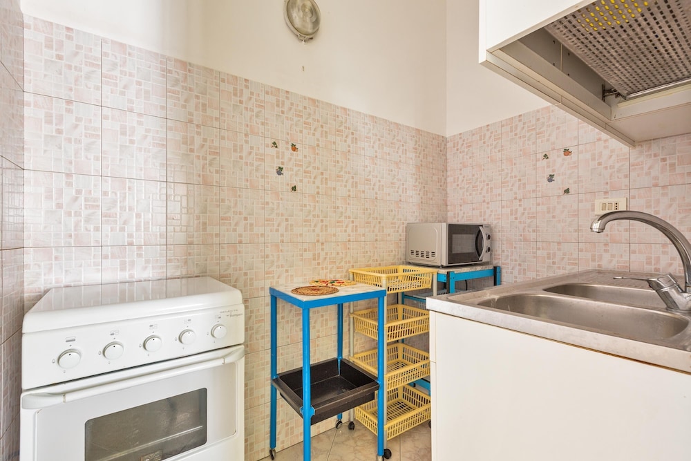 Basic Apartment photo 2