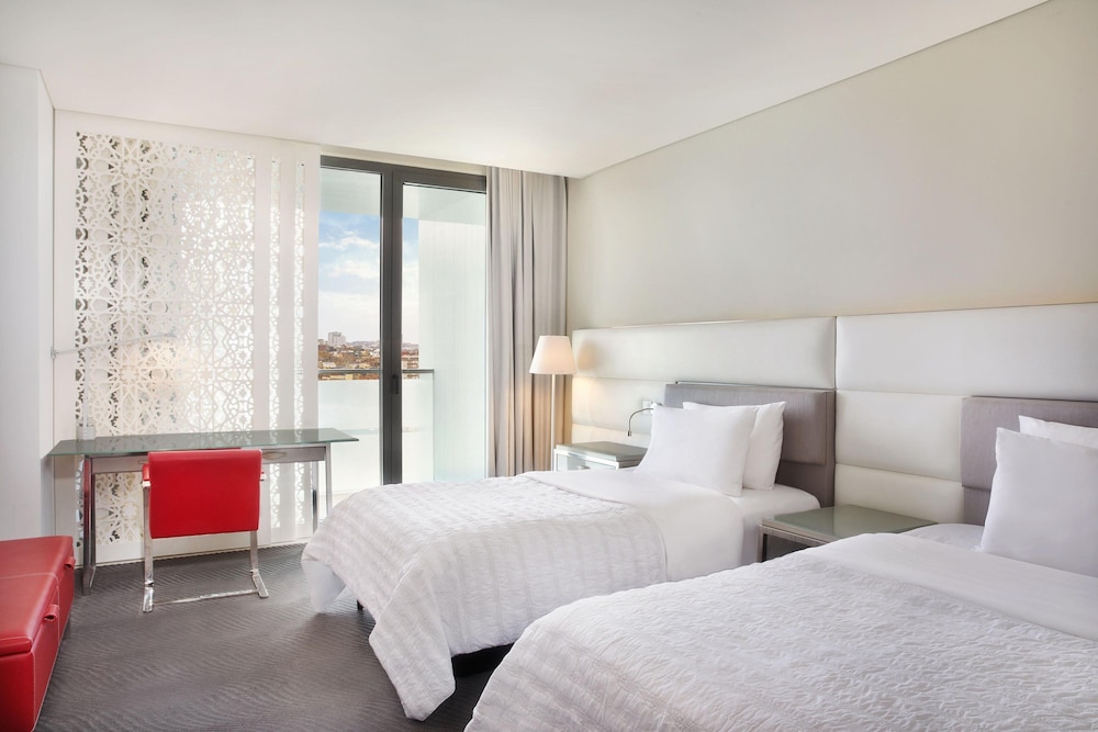 Deluxe Room, 2 Twin Beds, City View (Balcony)