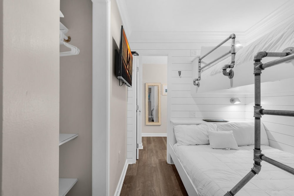 Condo, 1 King Bed with Sofa bed (Beach Resort 406)