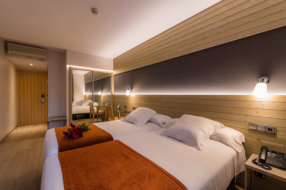 Twin Room - Photo 1