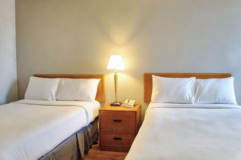 Standard Room, 2 Double Beds, Non Smoking photo 2