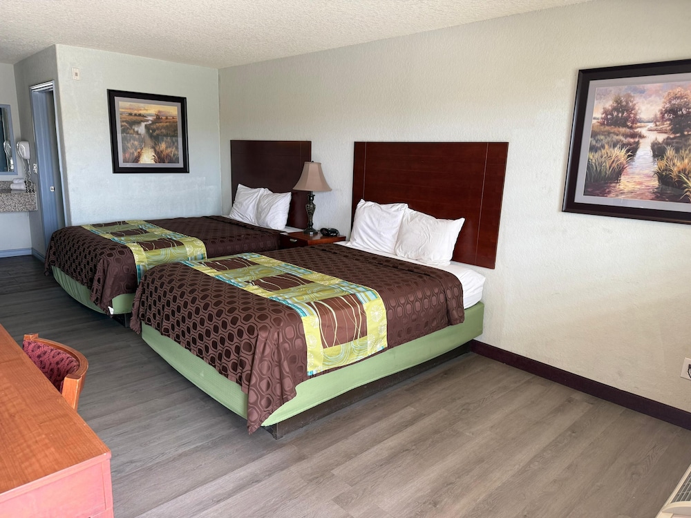 Room, 2 Queen Beds, Non Smoking photo 3