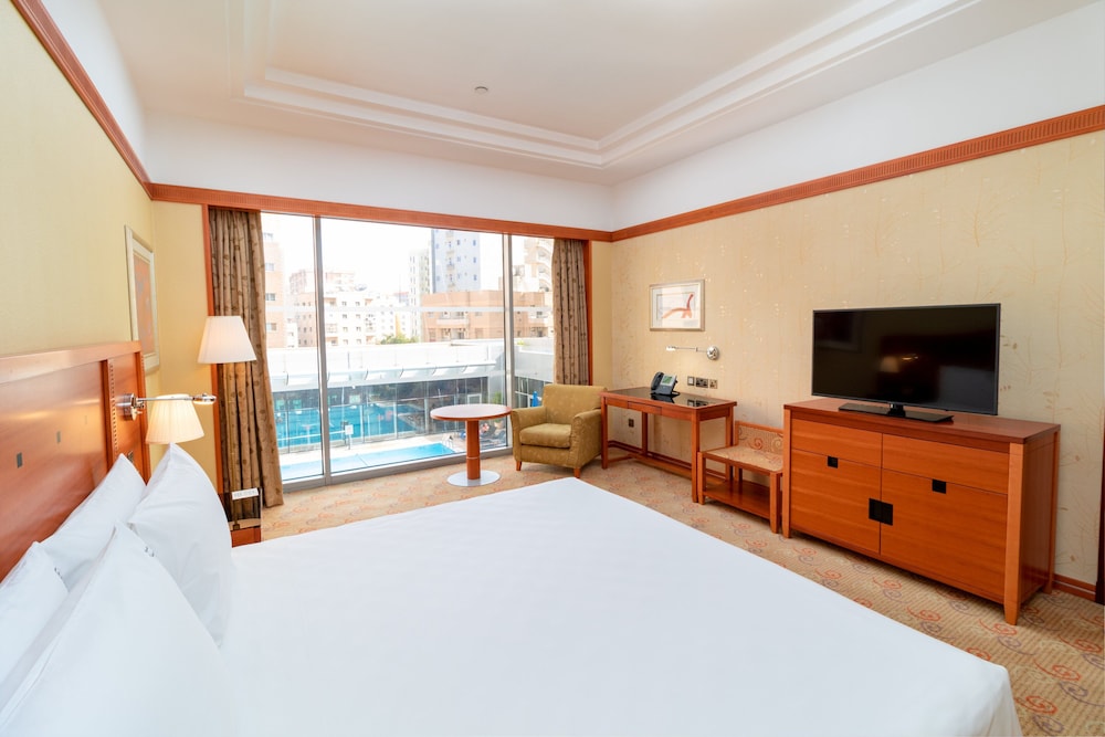 Standard Room, 1 King Bed, Smoking - Photo 2