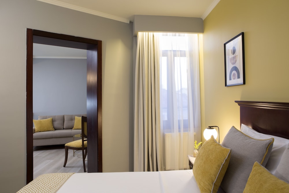 Suite - Photo 4