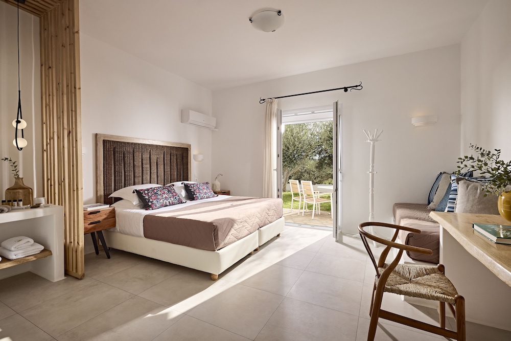 Triple Room, 1 Bedroom photo 1