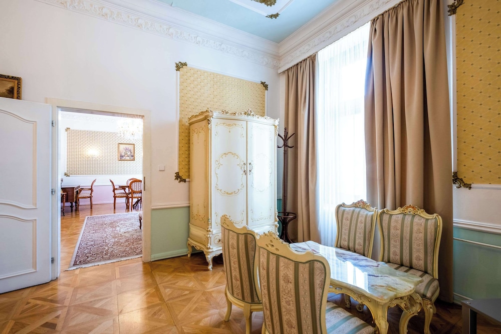 Junior Suite, 1 Double Bed, Non Smoking - Photo 8