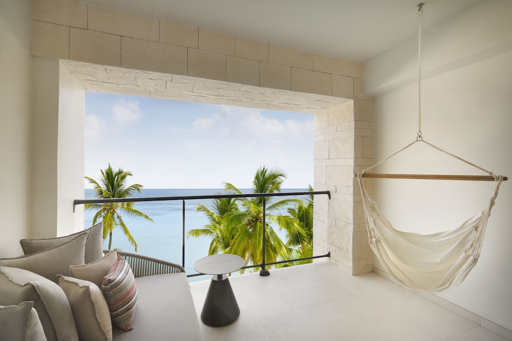 Club Ocean Front Junior Suite King