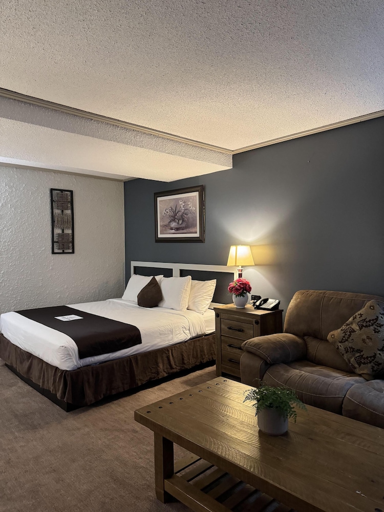 Standard Room, 1 King Bed - Photo 7