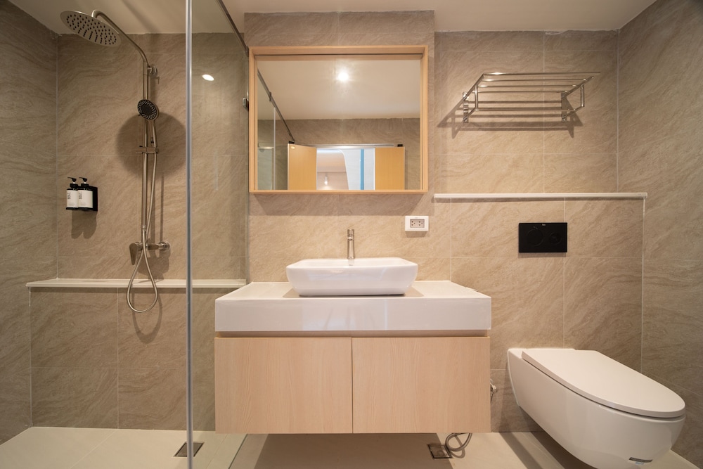 Single Capsule in 6-bed Mixed Dorm (Ensuite) photo 2
