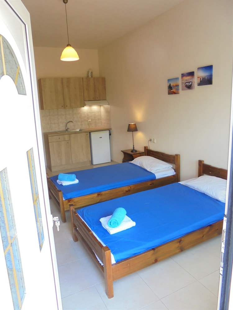 Standard Studio, 2 Twin Beds photo 1