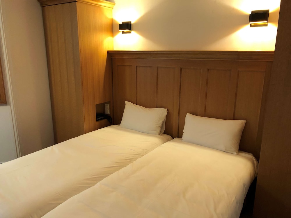Standard Room, 2 Twin Beds - Photo 11