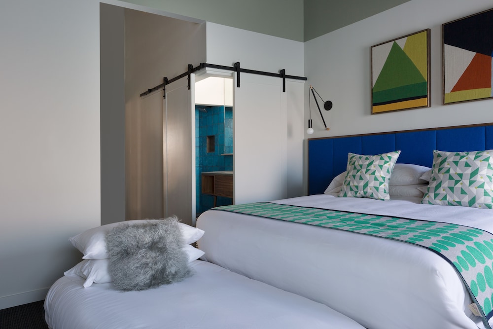 Deluxe Room, 1 King Bed with Sofa bed