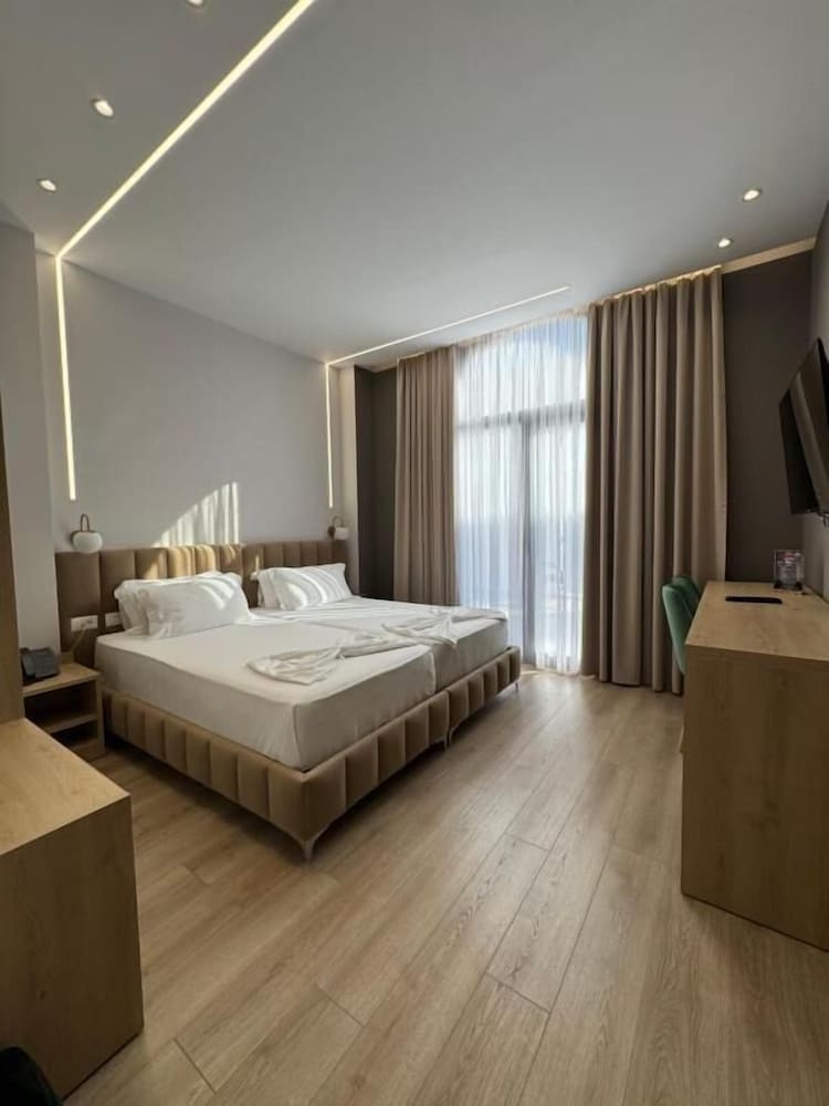 Deluxe Double or Twin Room, Balcony, Mountain View photo 3