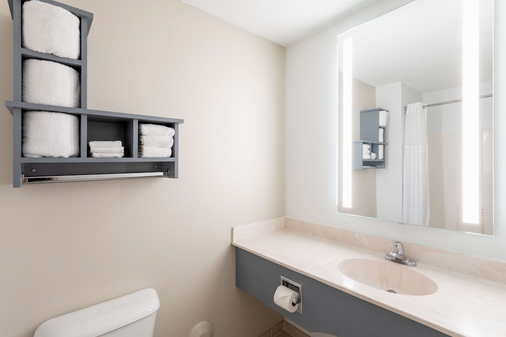 Suite, 1 Bedroom (Queen) photo 2