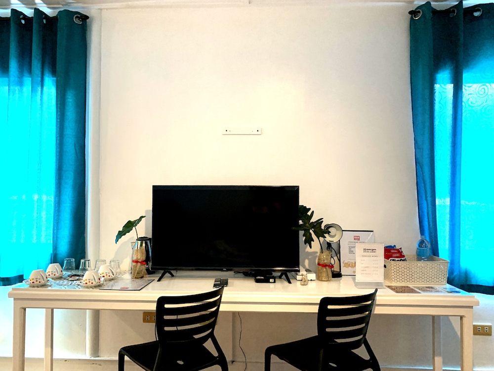 Family Room - Photo 2