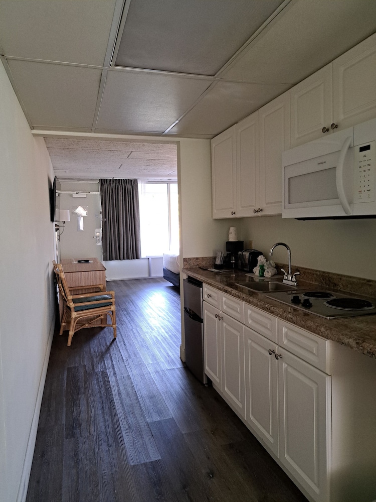 Suite, 1 King Bed, Non Smoking - Photo 4