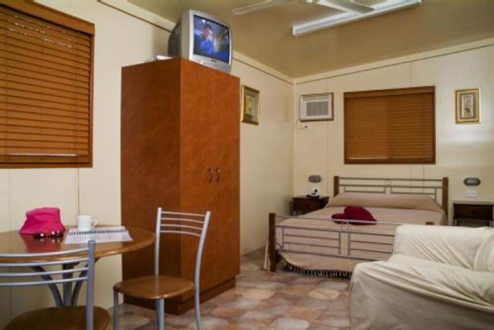 Basic Room, Non Smoking, Shared Bathroom (BUDGET BUSTING DEAL) photo 1
