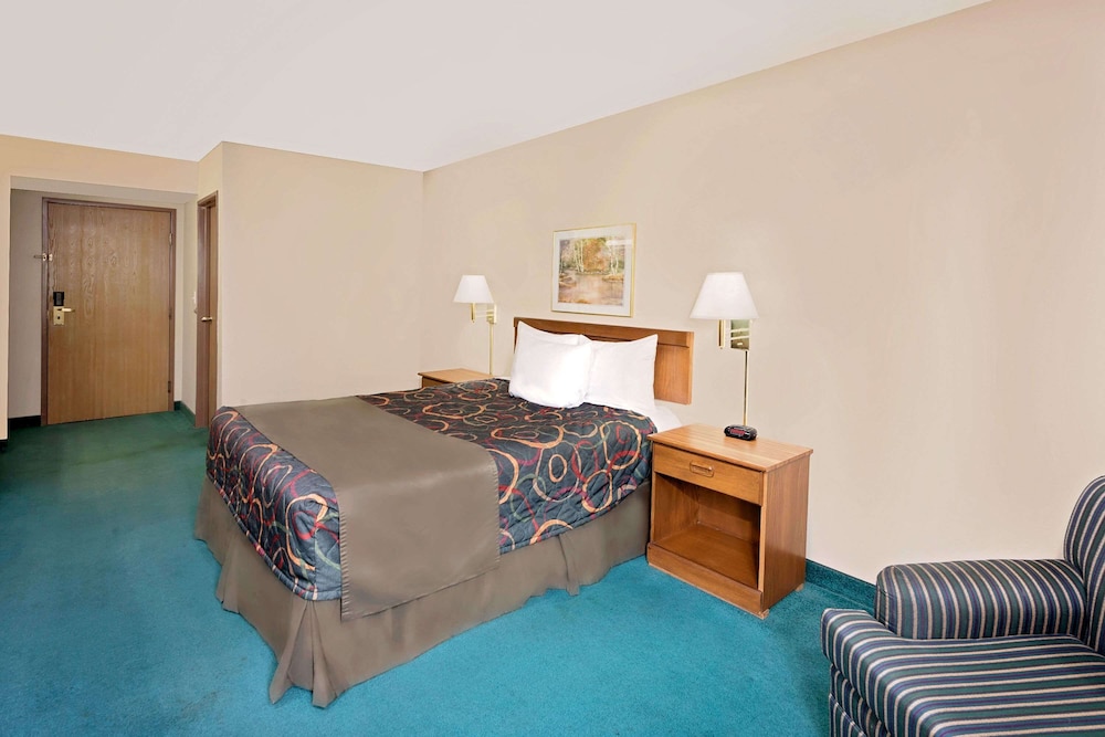 Standard Room, 1 Queen Bed, Non Smoking photo 1
