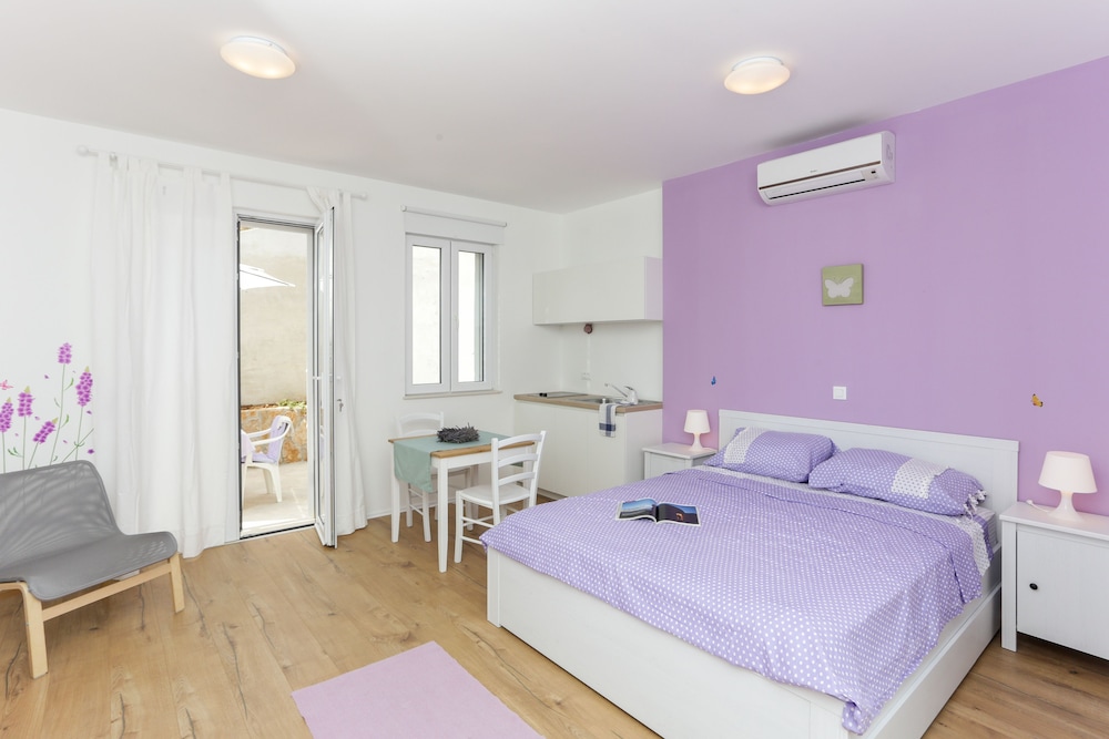 Studio (Studio with Terrace)