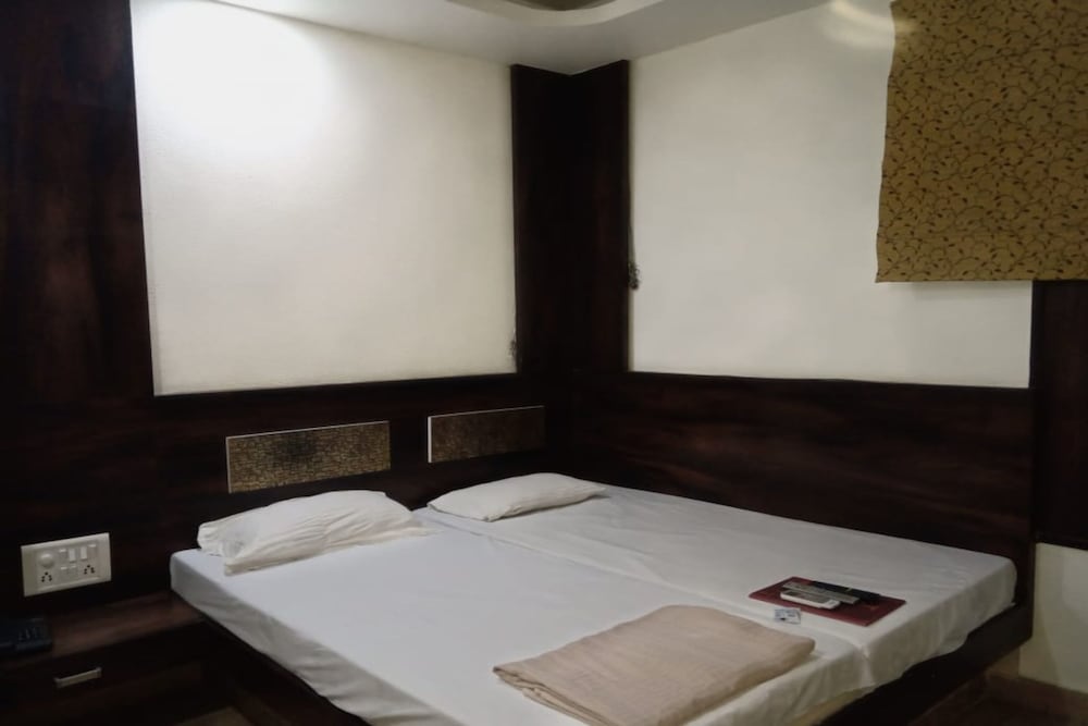 Deluxe Room - Photo 6