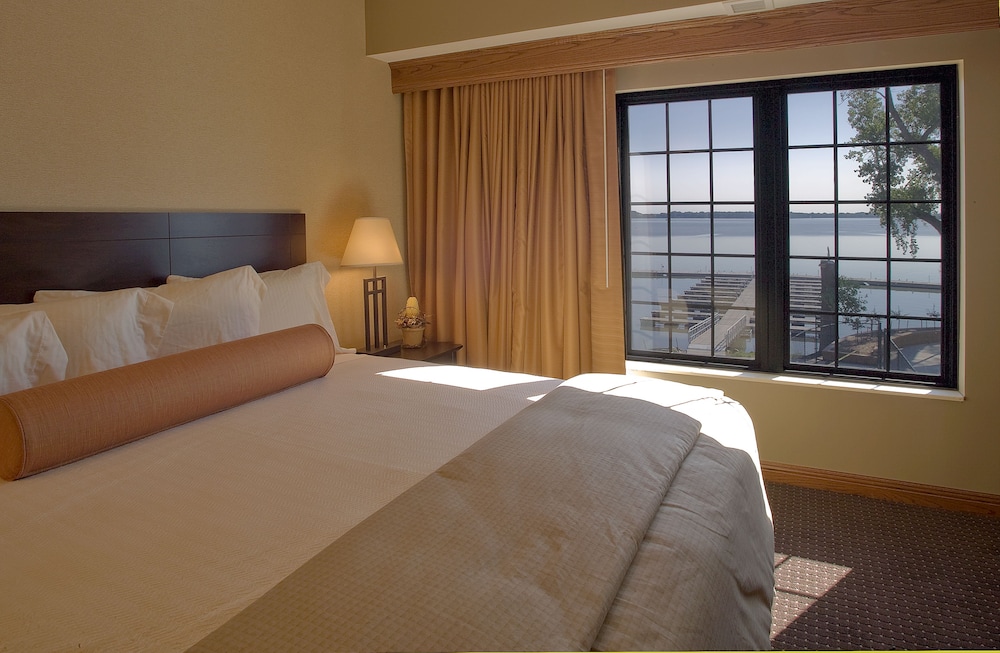 Standard King Shore View photo 1