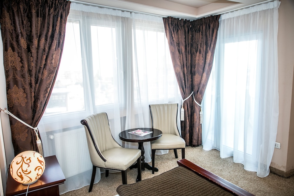 Deluxe Studio Suite