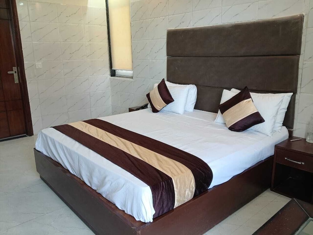 Deluxe Studio, City View
